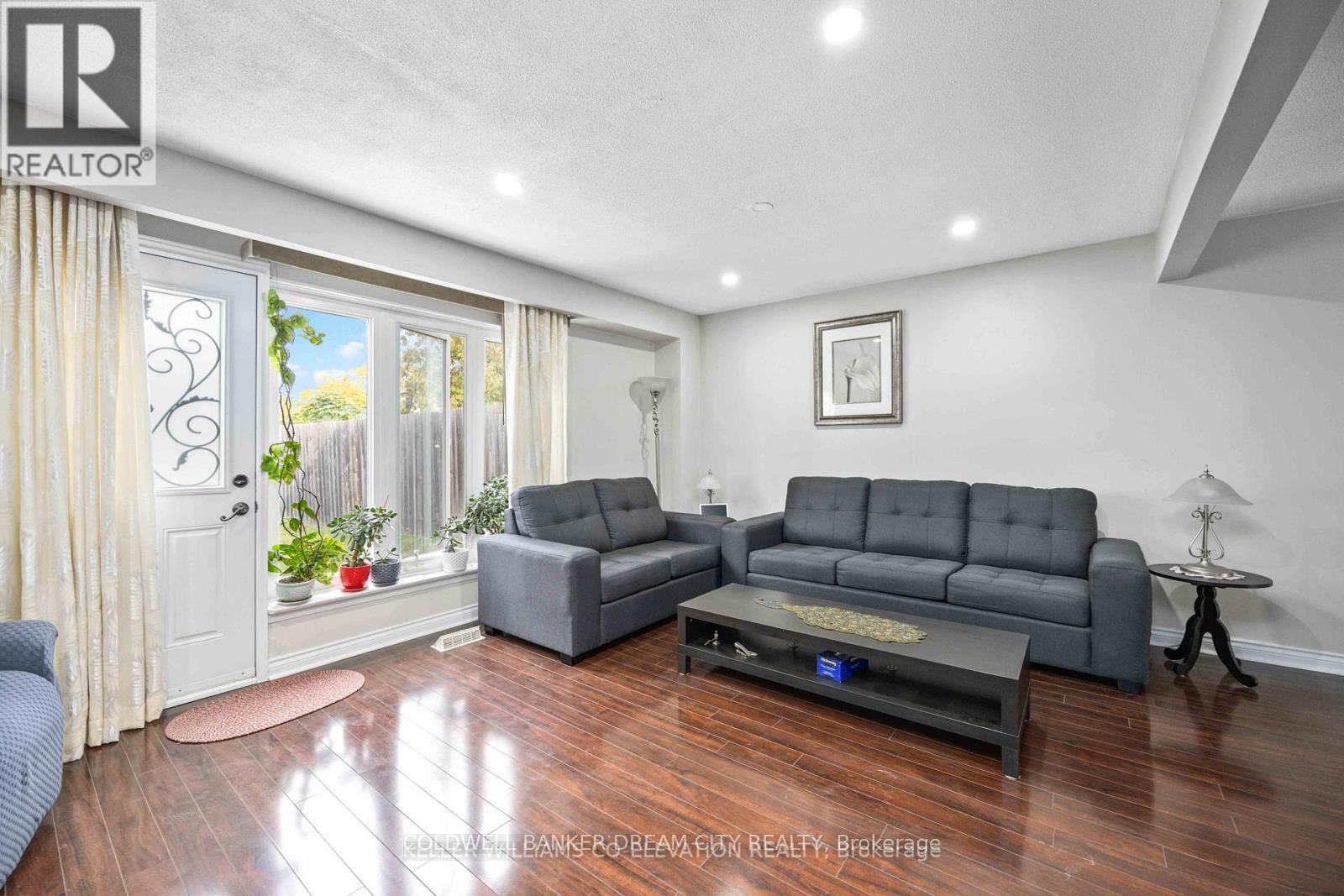 Upper - 3073 Ireson Court, Mississauga (Malton), Ontario  L4T 1N7 - Photo 9 - W13674862