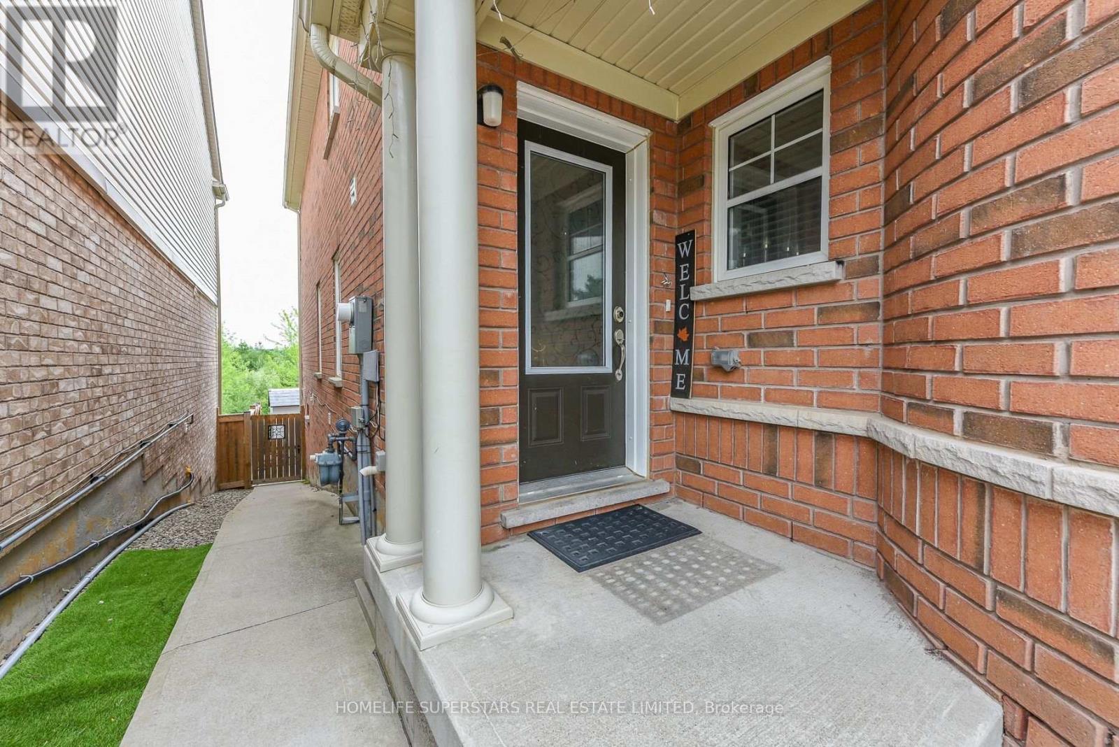 8 Miracle Trail N, Brampton, Ontario  L7A 0Y3 - Photo 3 - W13674872