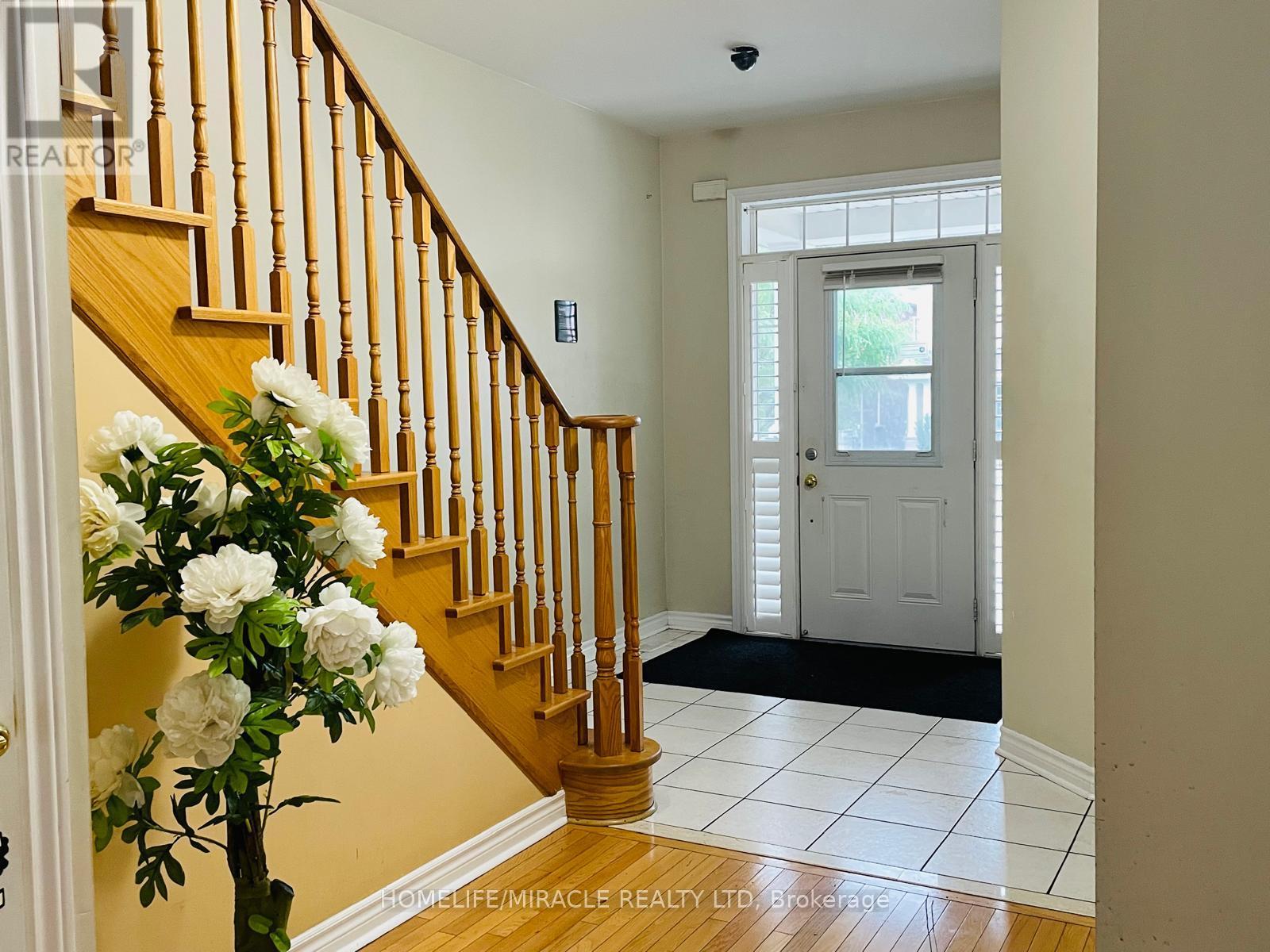 88 Summitgreen Crescent, Brampton, Ontario  L6R 0T5 - Photo 2 - W13674896