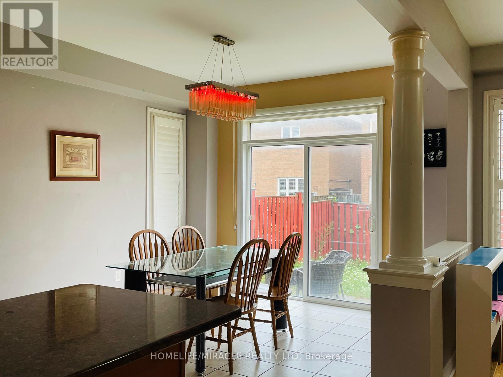 88 Summitgreen Crescent, Brampton, Ontario  L6R 0T5 - Photo 3 - W13674896