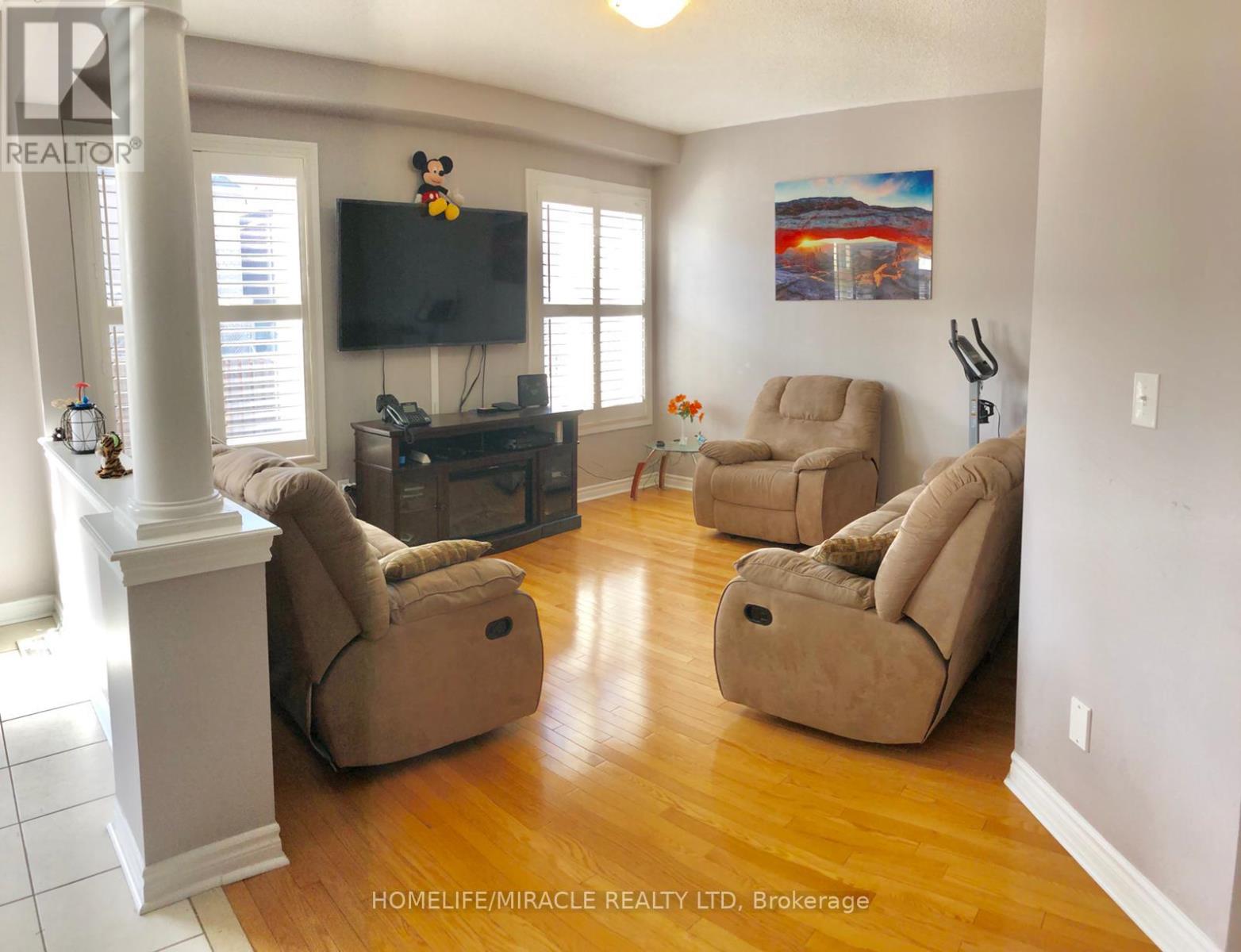 88 Summitgreen Crescent, Brampton, Ontario  L6R 0T5 - Photo 4 - W13674896