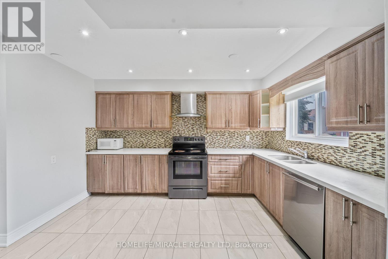 115 Bruce Beer Drive, Brampton, Ontario  L6V 2Z7 - Photo 17 - W13674938