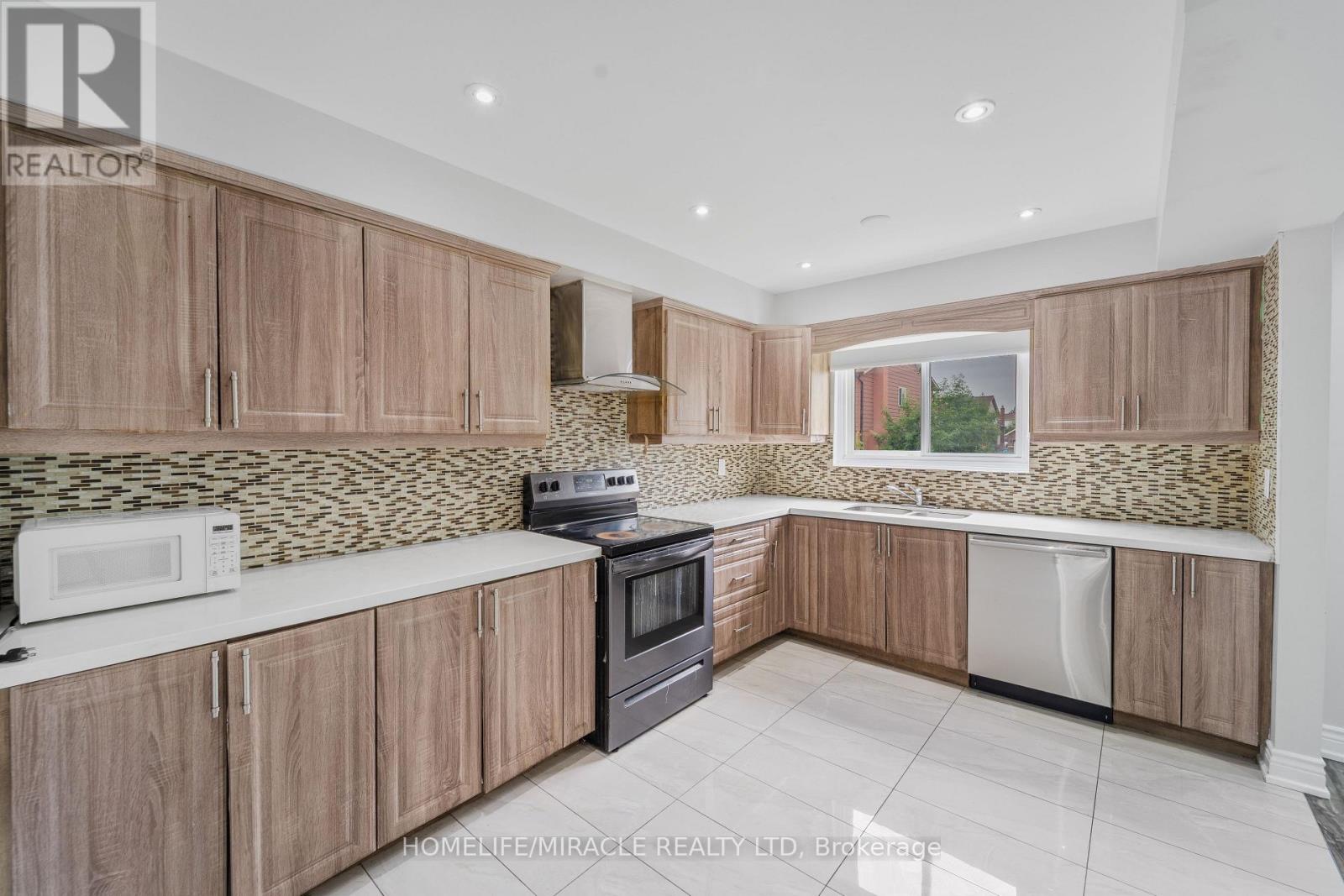 115 Bruce Beer Drive, Brampton, Ontario  L6V 2Z7 - Photo 18 - W13674938