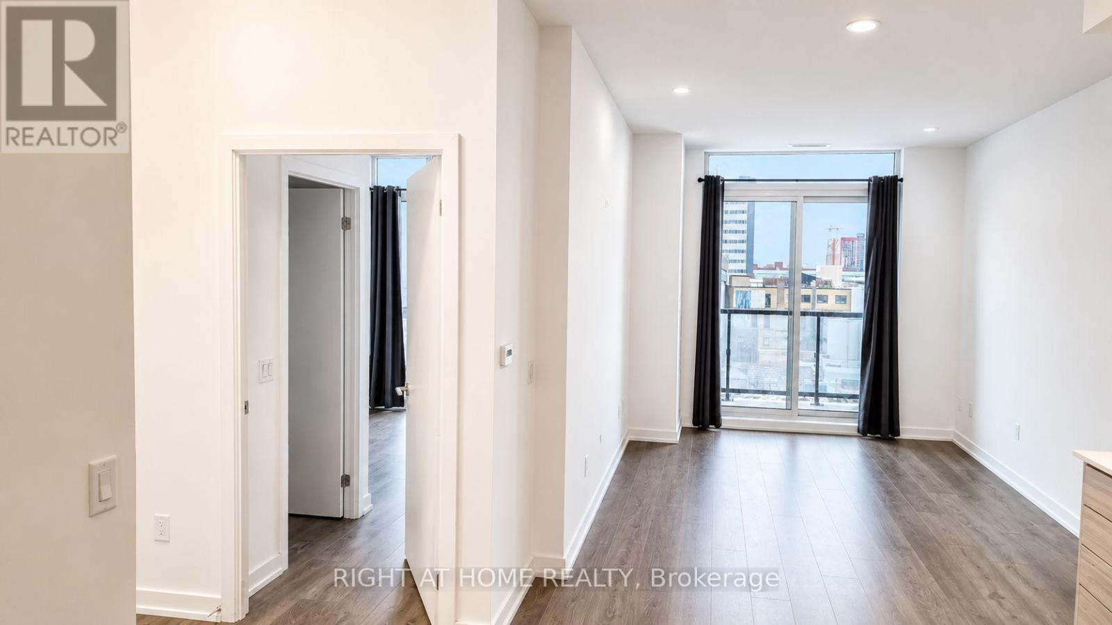 412 - 55 Duke Street W, Kitchener, Ontario  N2H 0B7 - Photo 3 - X13674884