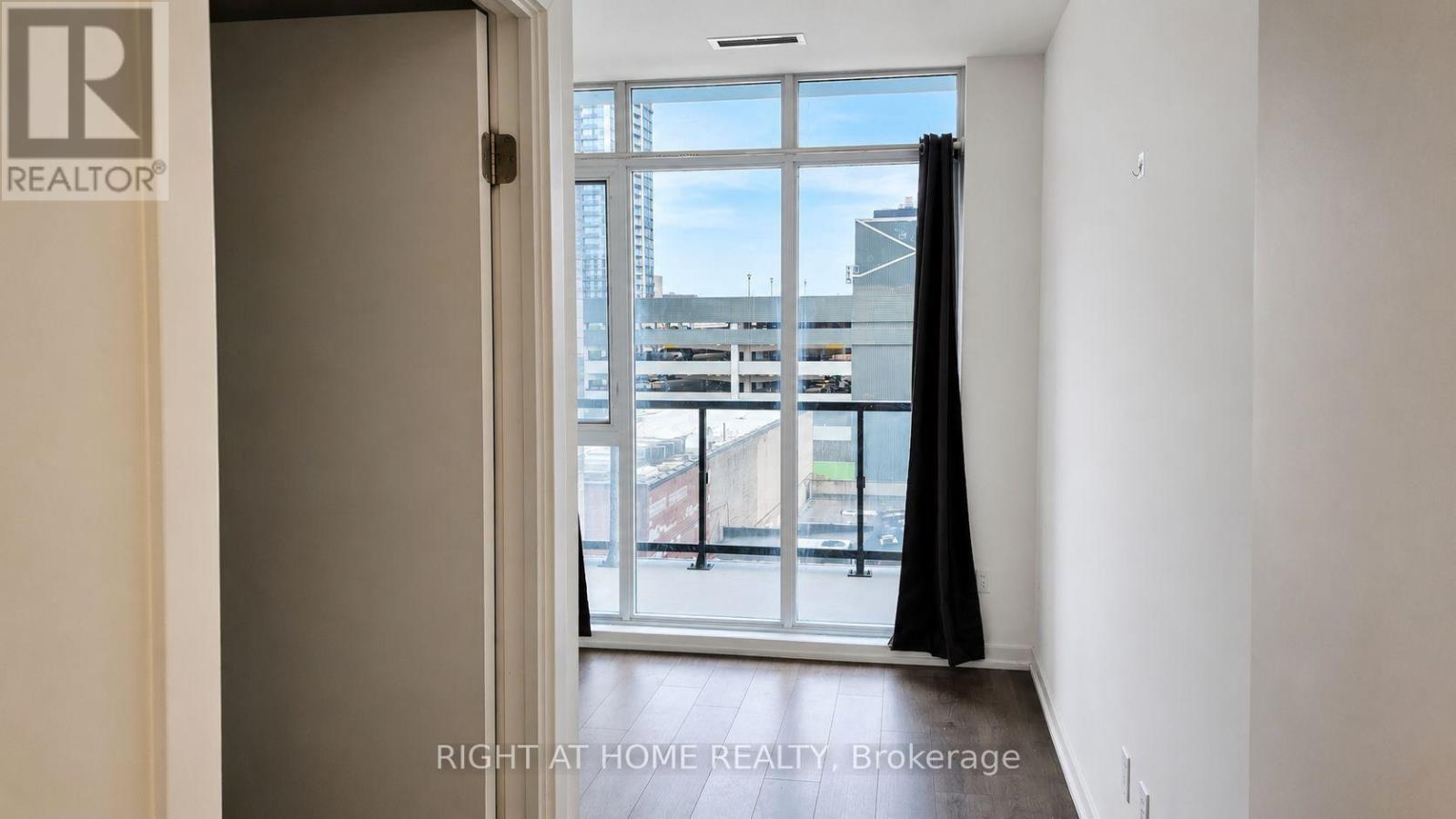 412 - 55 Duke Street W, Kitchener, Ontario  N2H 0B7 - Photo 4 - X13674884