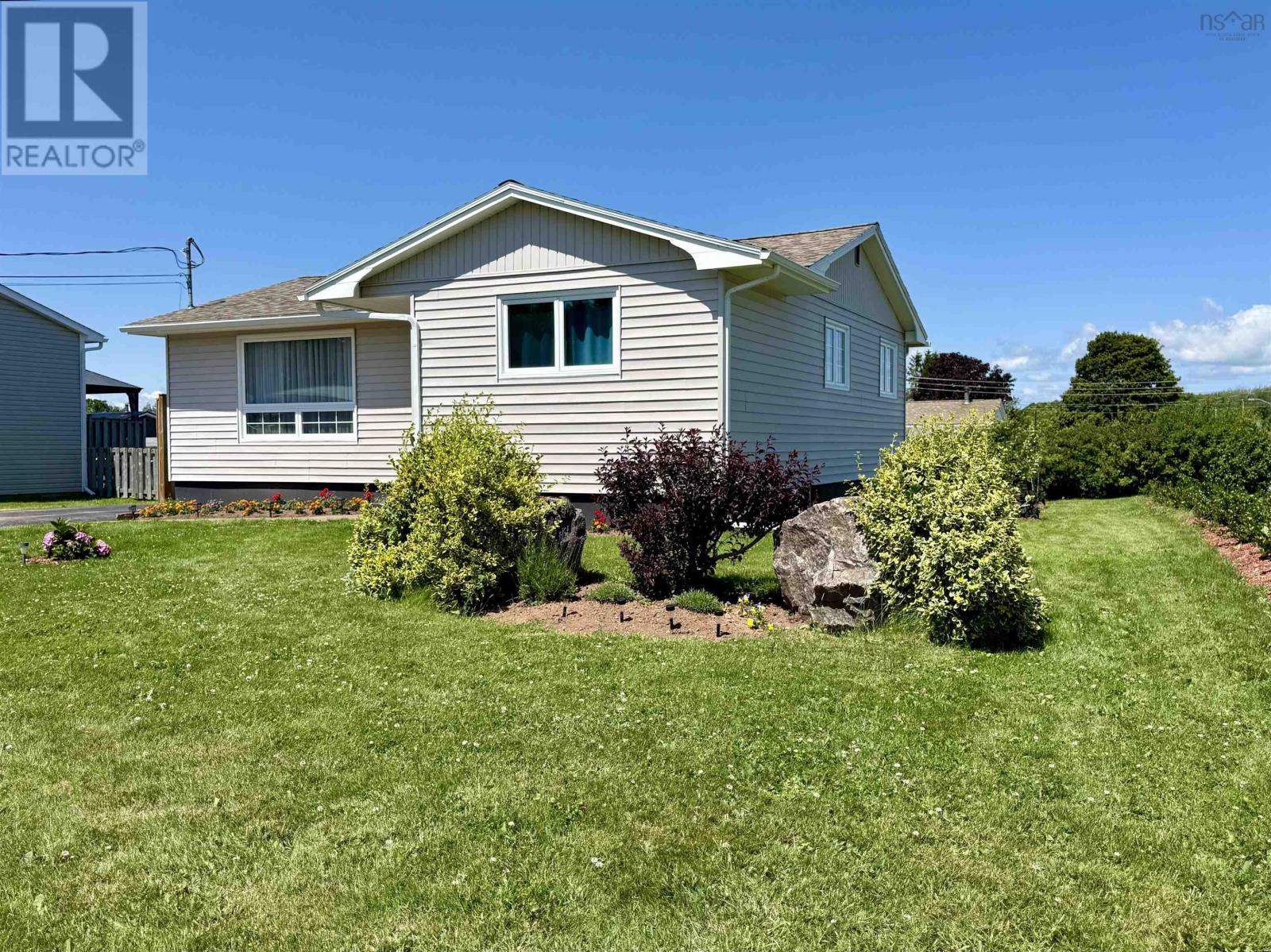 24 Rhodes Avenue, Amherst, Nova Scotia  B4H 2J2 - Photo 2 - 202601796