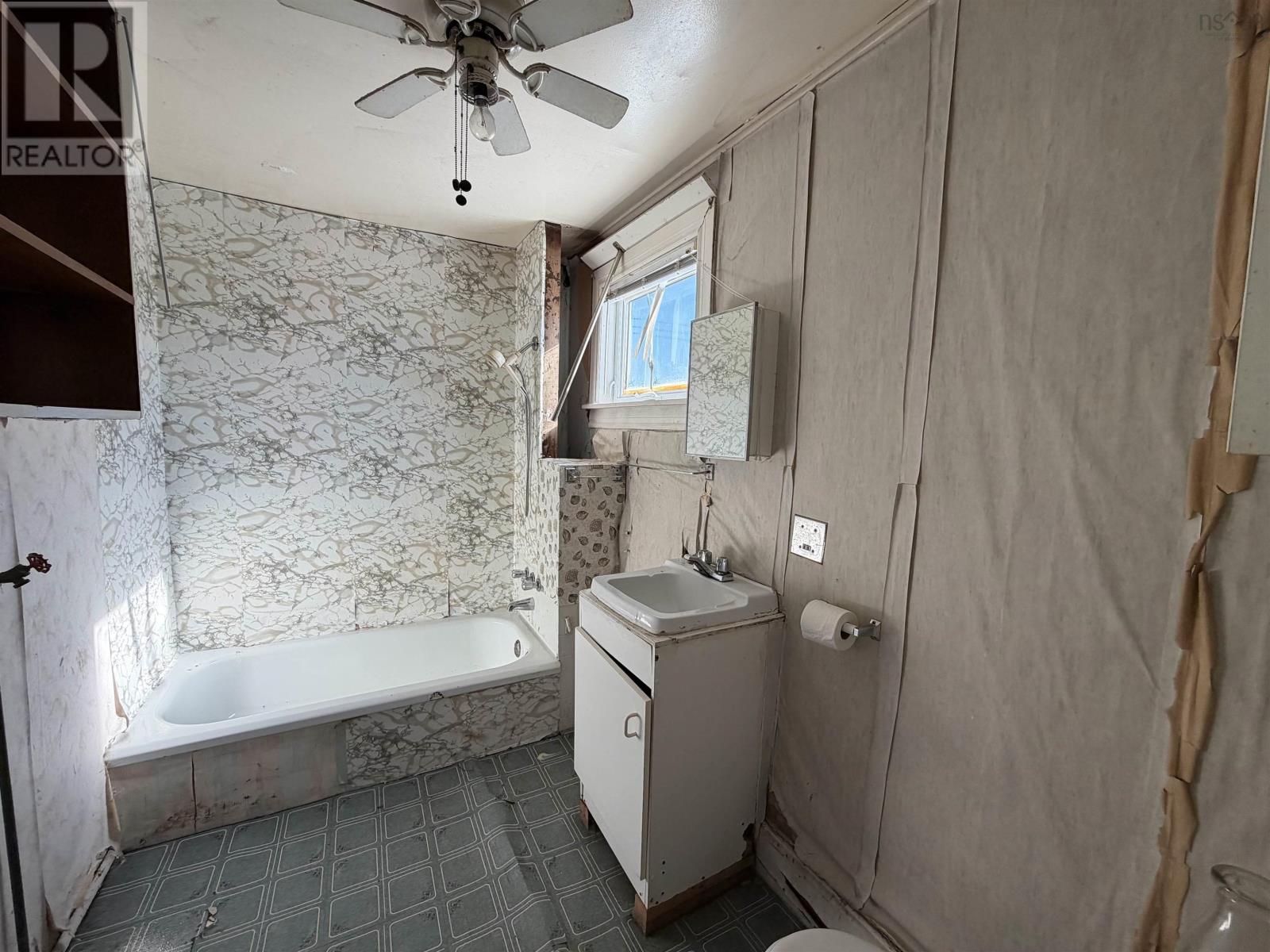 119 South Street, Donkin, Nova Scotia  B1A 6T6 - Photo 6 - 202617791