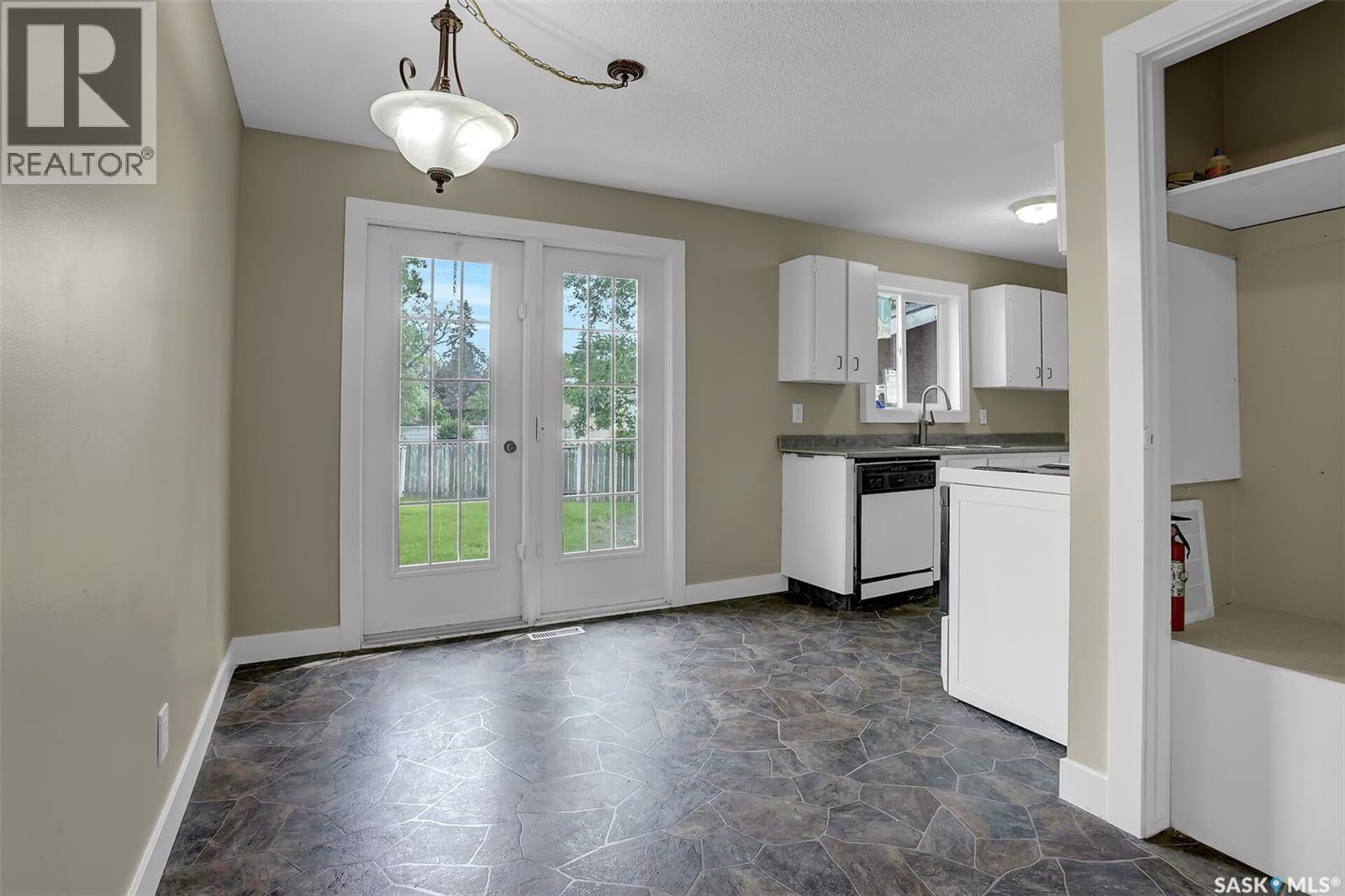 34 Armstrong Bay, Regina, Saskatchewan  S4N 4G7 - Photo 6 - SK045601