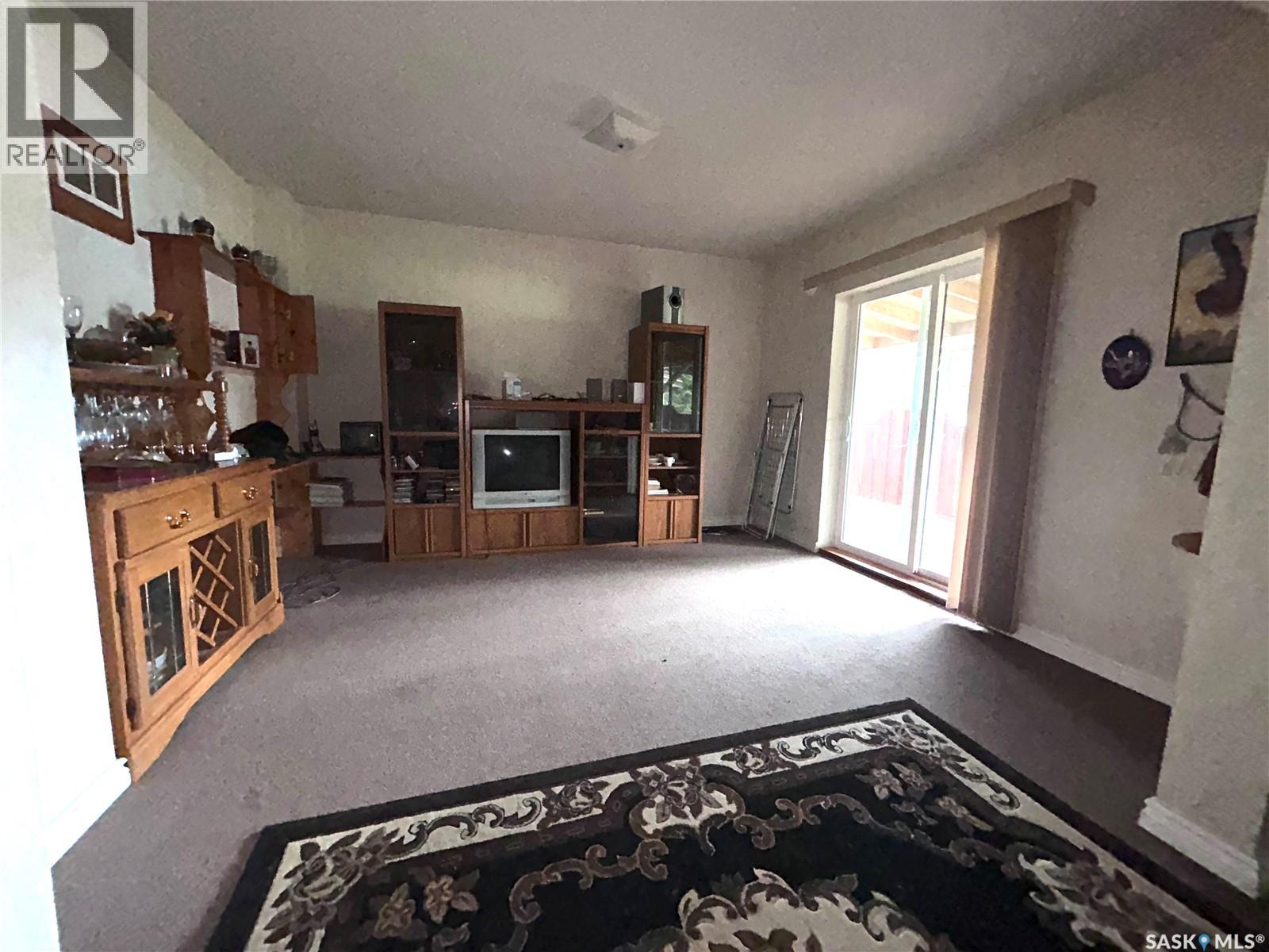 404 Stella Street, Grenfell, Saskatchewan  S0G 5L0 - Photo 3 - SK045574