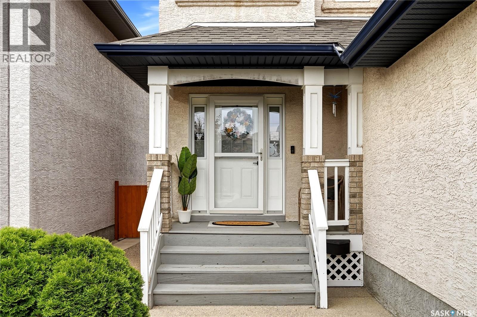7123 Wascana Cove Drive, Regina, Saskatchewan  S4V 3G1 - Photo 2 - SK045570