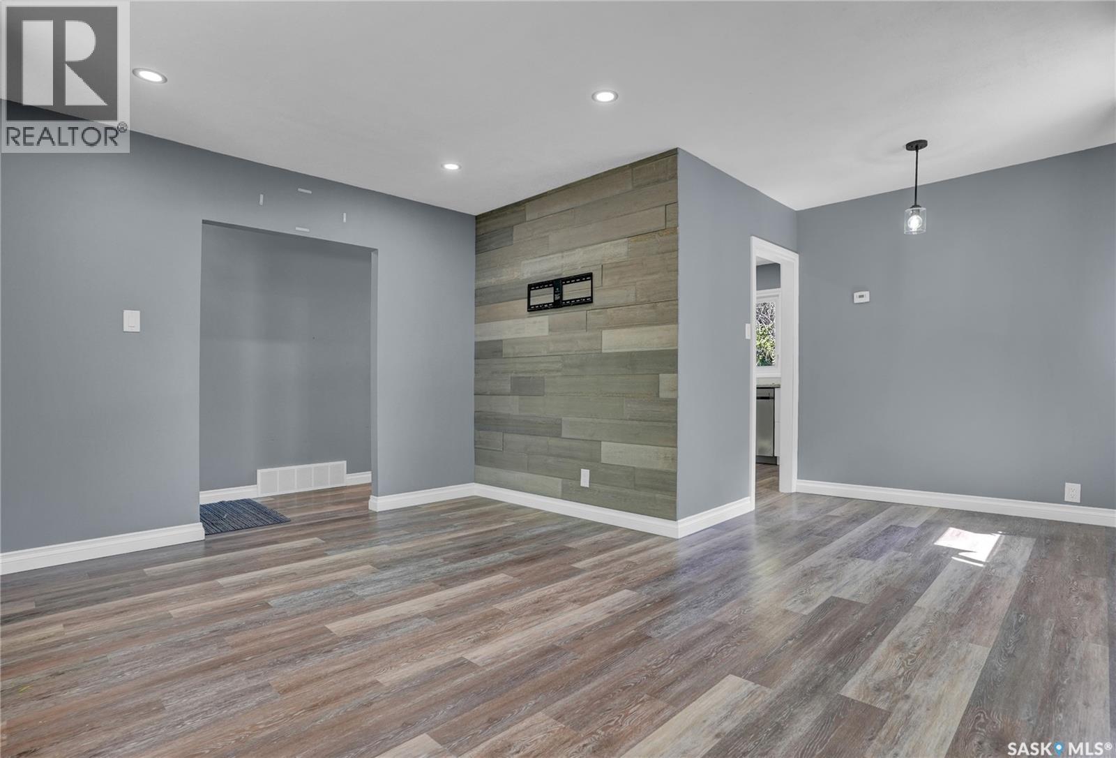 1119 Elgin Avenue, Moose Jaw, Saskatchewan  S6H 4G9 - Photo 10 - SK045352