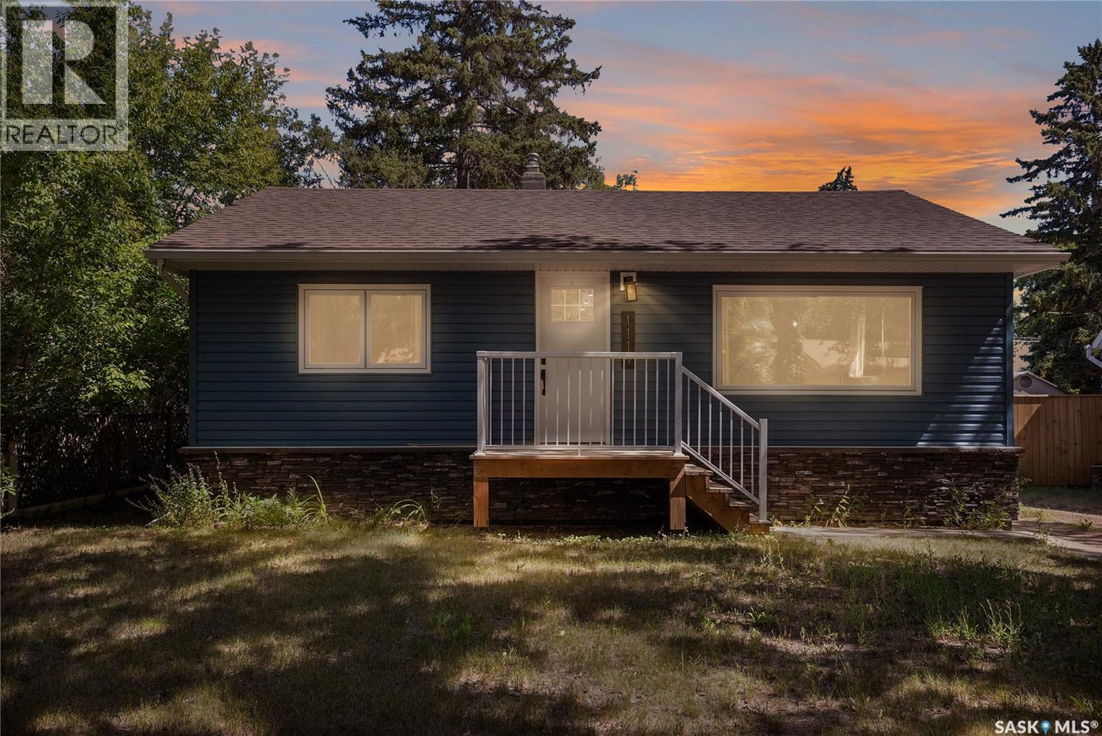 1119 Elgin Avenue, Moose Jaw, Saskatchewan  S6H 4G9 - Photo 3 - SK045352