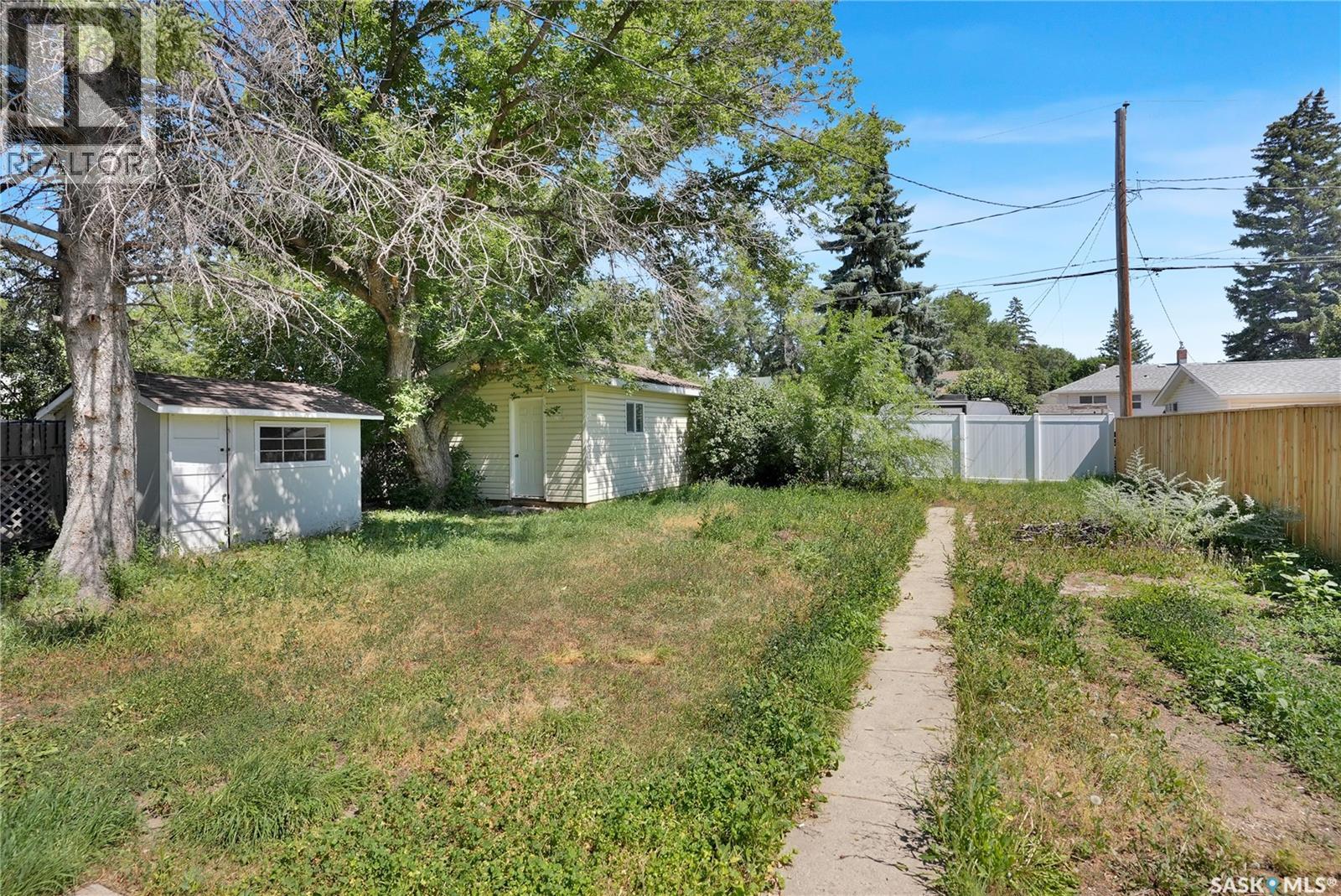 1119 Elgin Avenue, Moose Jaw, Saskatchewan  S6H 4G9 - Photo 35 - SK045352