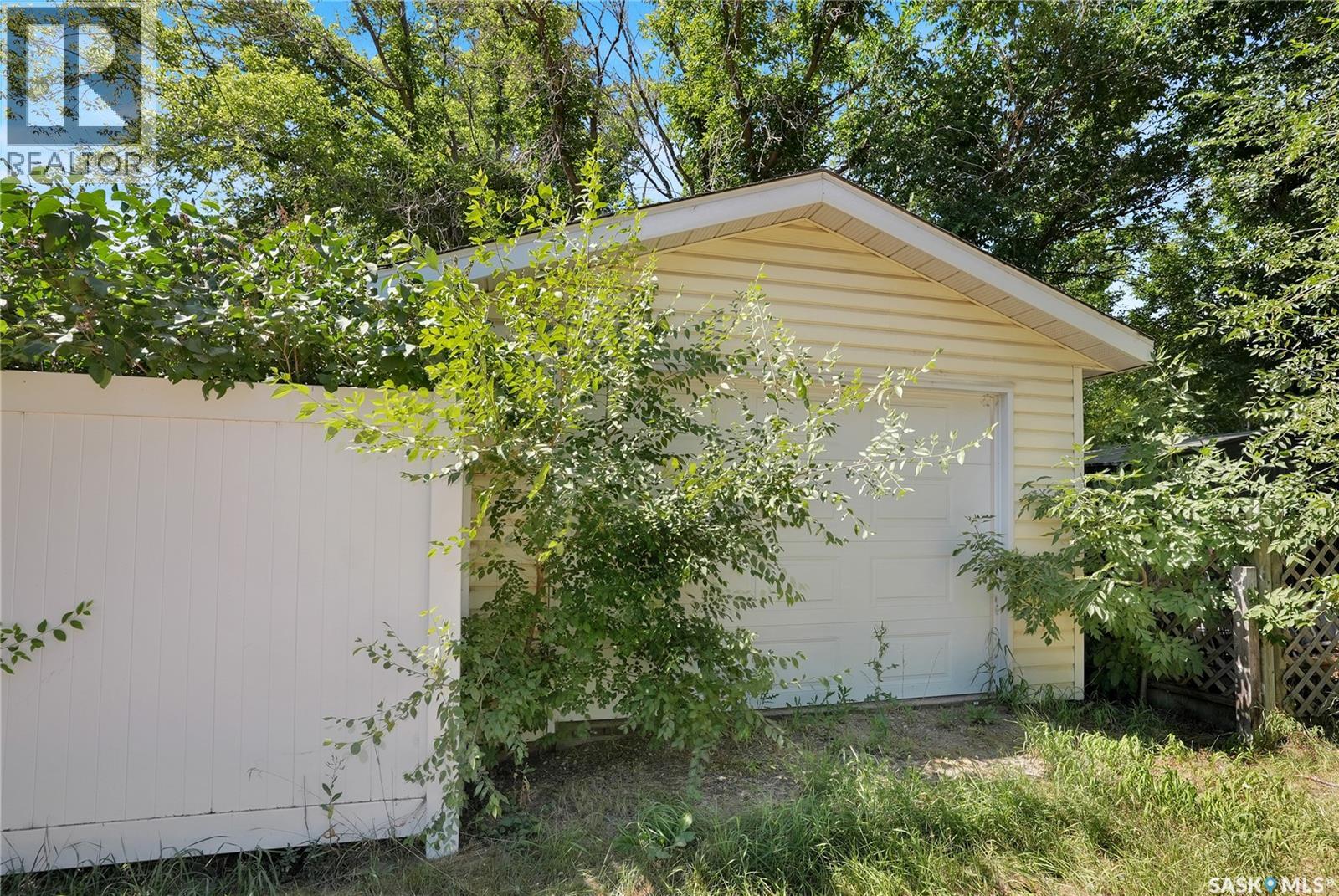 1119 Elgin Avenue, Moose Jaw, Saskatchewan  S6H 4G9 - Photo 37 - SK045352
