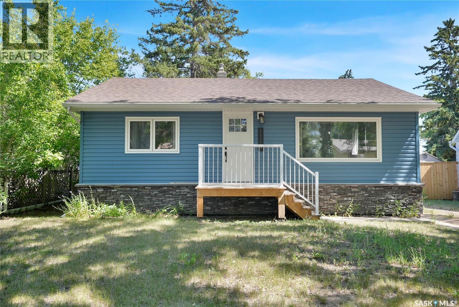 1119 Elgin Avenue, Moose Jaw, Saskatchewan  S6H 4G9 - Photo 4 - SK045352