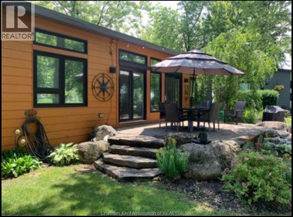 MLS# 26019828: 981 COUNTY RD 2 ROAD Unit# 707, Lakeshore, Canada