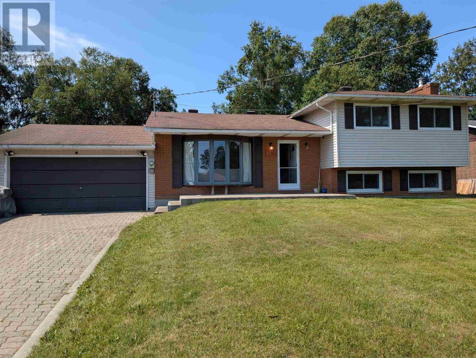 112 Superior Ave, Wawa, Ontario  P0S 1K0 - Photo 2 - SM262185