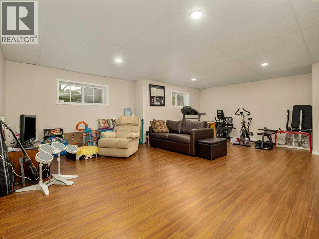 11602 19 Avenue, Blairmore, Alberta  T0K 0E0 - Photo 34 - A2316490