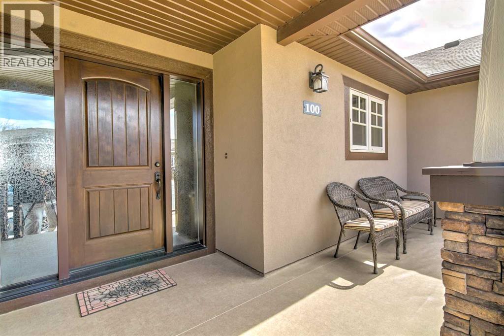 100 Canyoncrest Point W, Lethbridge, Alberta  T1K 0B4 - Photo 3 - A2308972
