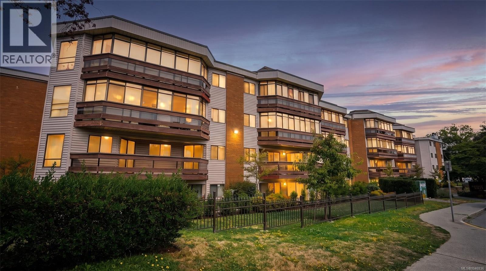 201 1560 Hillside Ave, Victoria, British Columbia