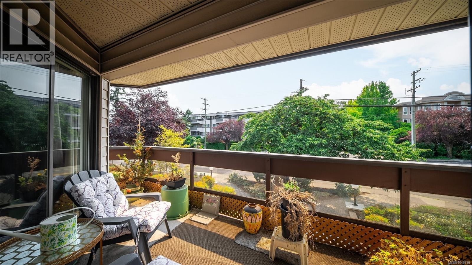 201 1560 Hillside Ave, Victoria, British Columbia  V8T 5B8 - Photo 7 - 1046936
