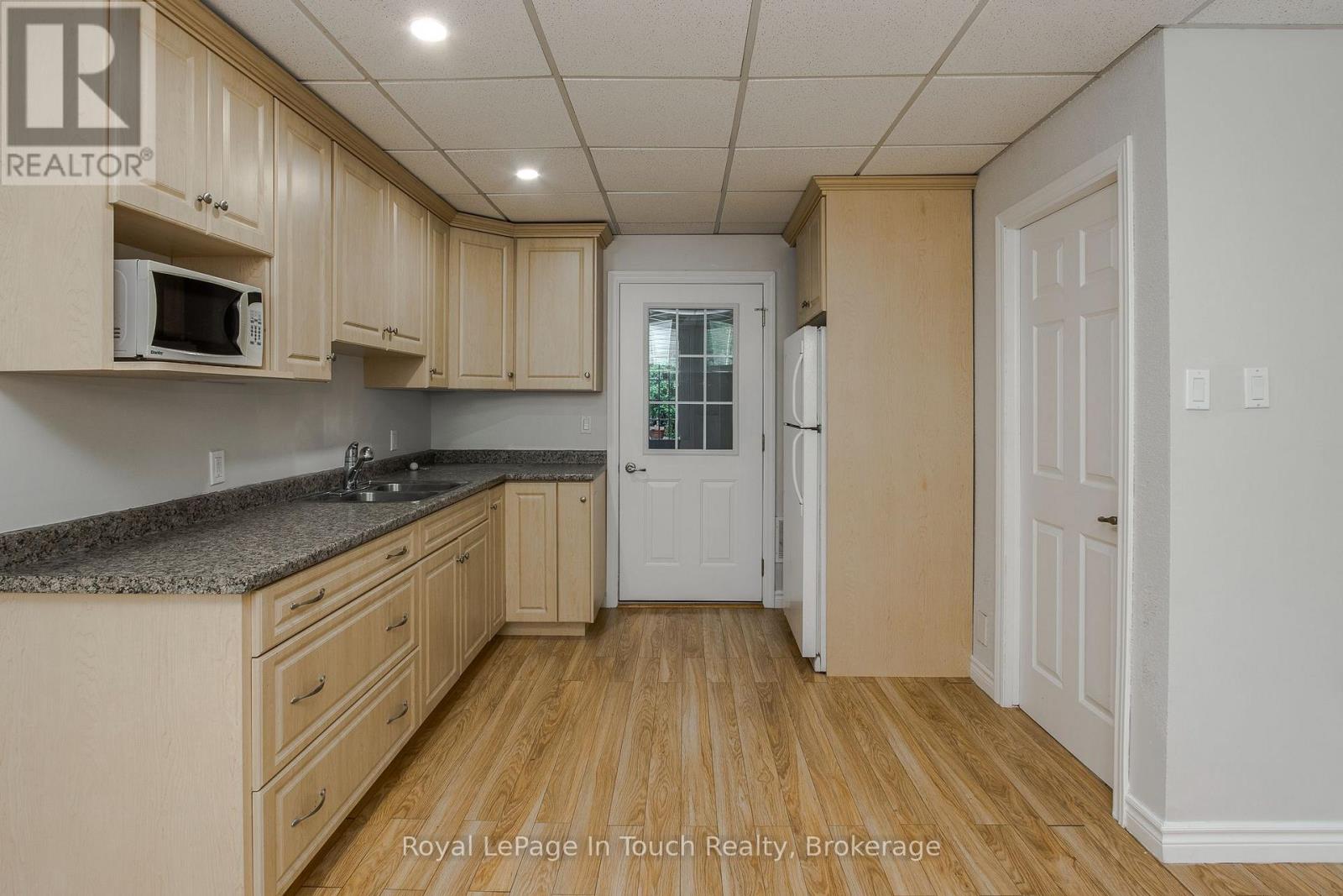 88 Church Street, Penetanguishene, Ontario  L9M 1C7 - Photo 37 - S13675150