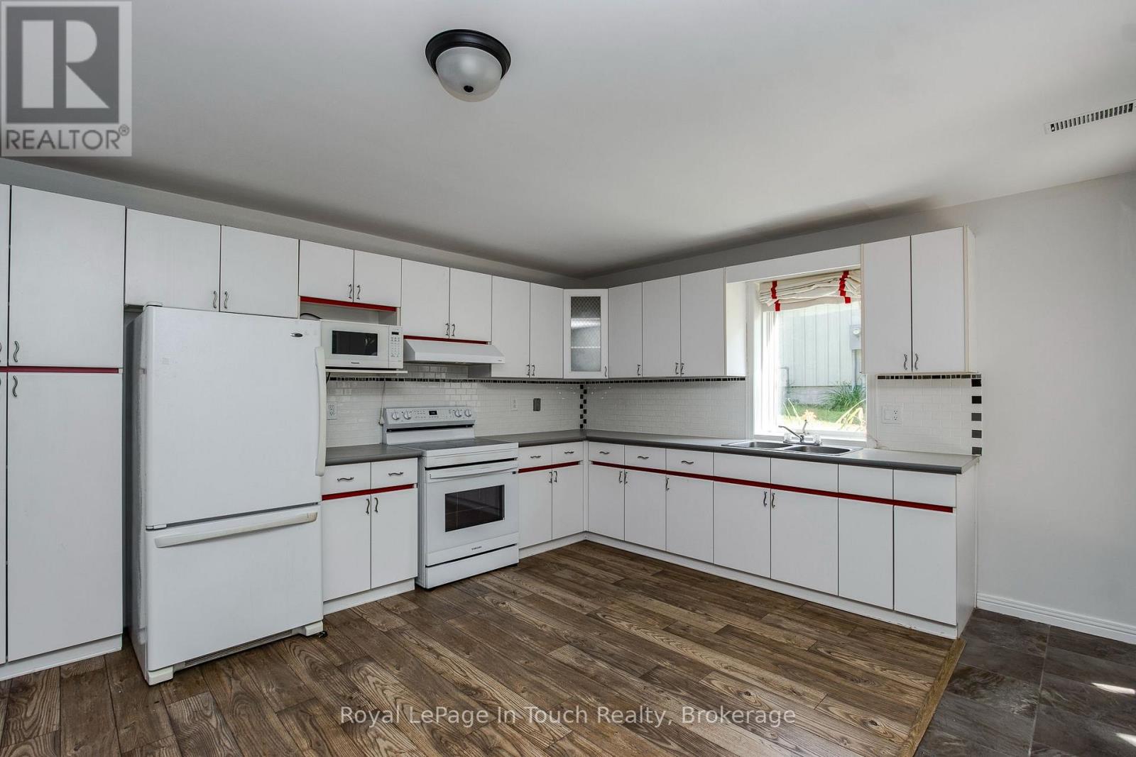 88 Church Street, Penetanguishene, Ontario  L9M 1C7 - Photo 47 - S13675150