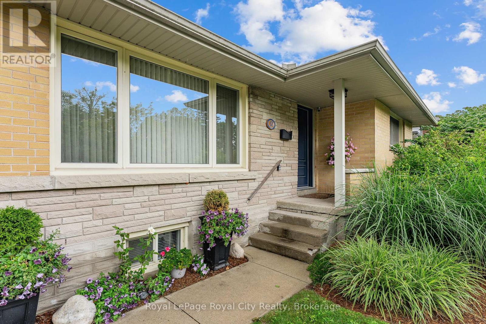 12 Tobey Avenue, Guelph (St. George's), Ontario  N1E 1Y6 - Photo 3 - X13675072