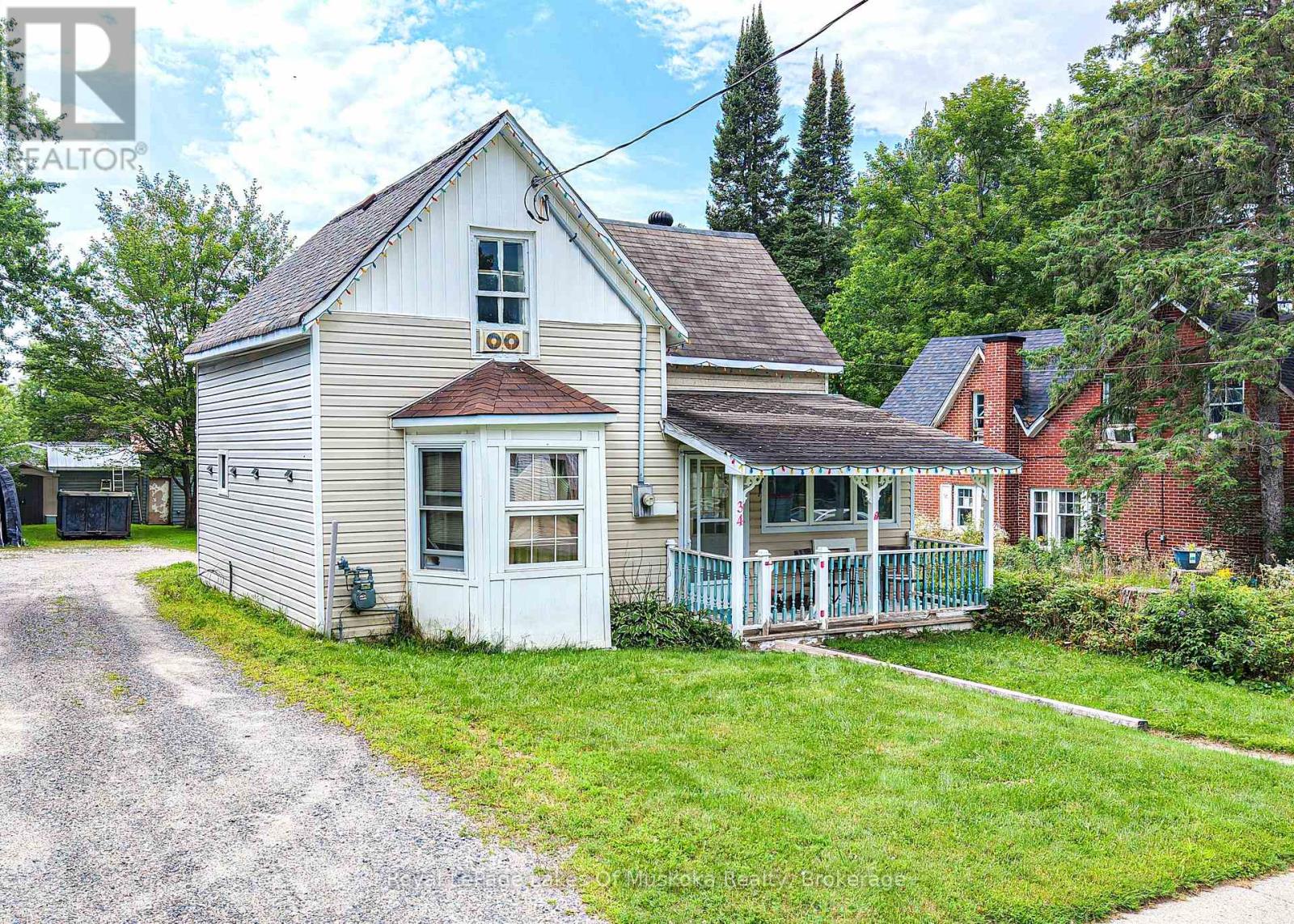 34 YOUNG STREET, bracebridge, Ontario