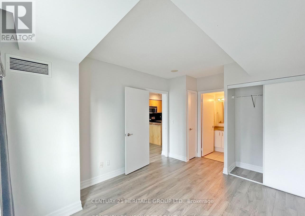 1305 - 8 Scollard Street, Toronto, Ontario  M5R 1E9 - Photo 8 - C13675176