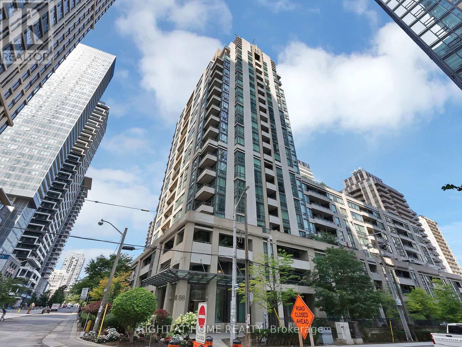 812 - 88 Broadway Avenue, Toronto, Ontario  M4P 0A5 - Photo 1 - C13675180