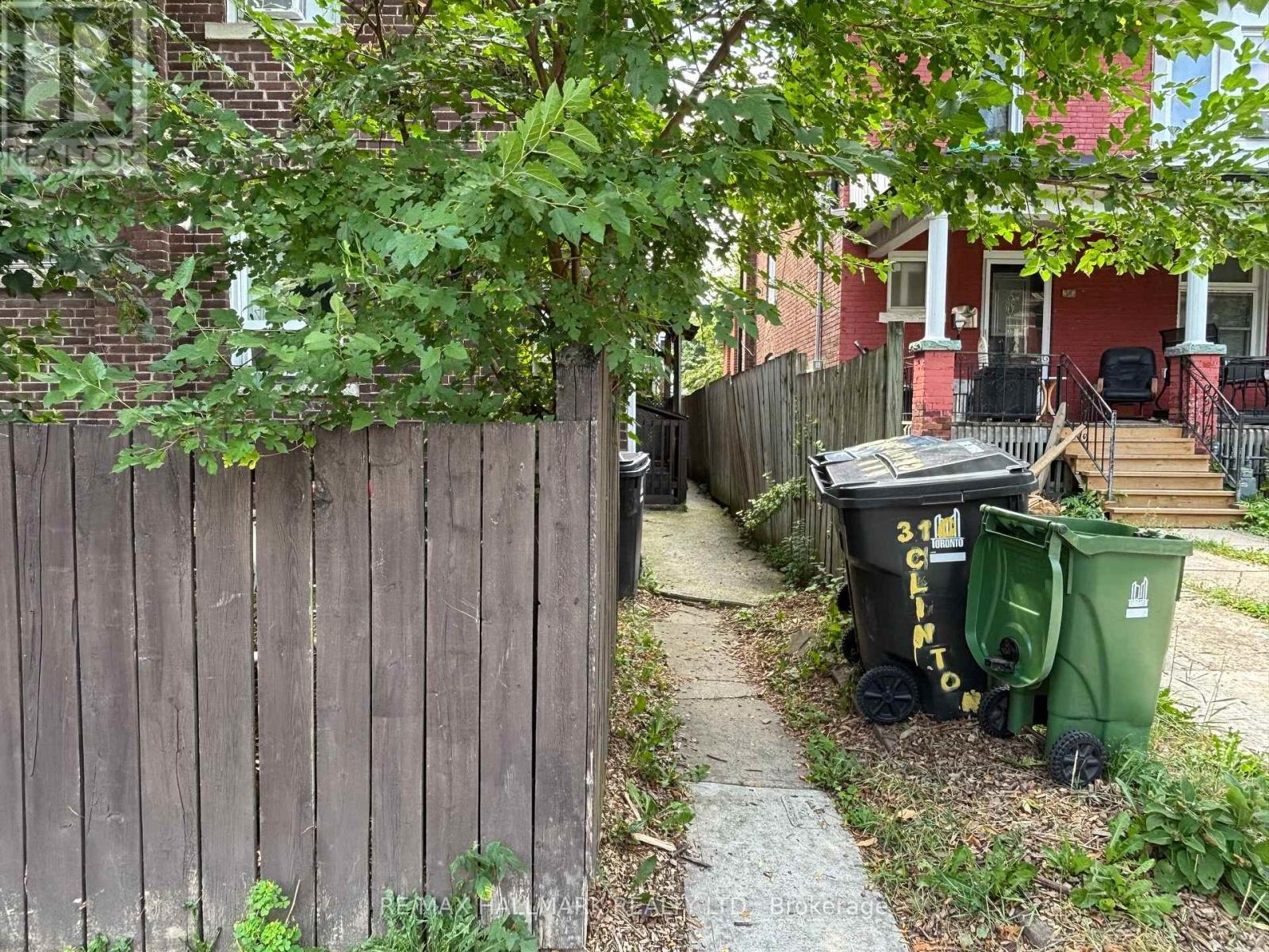Lower - 2 Page Street, Toronto, Ontario  M6G 1J2 - Photo 9 - C13675300