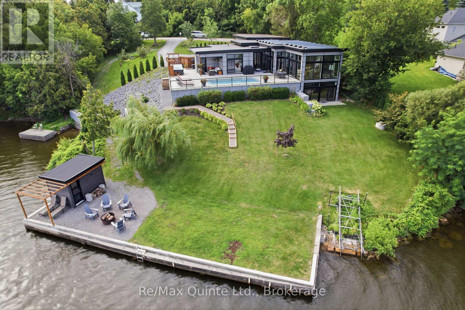 8 Bayview Point Road, Prince Edward County, Ontario  K8N 4Z1 - Photo 1 - X13675102
