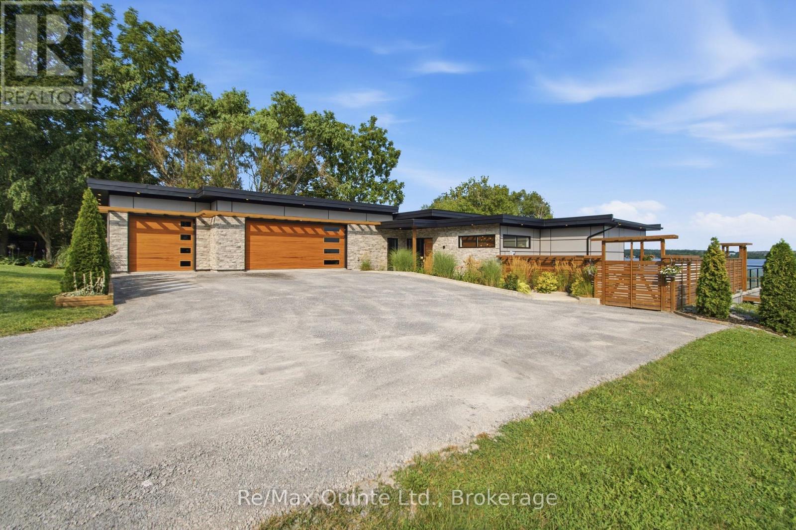 8 Bayview Point Road, Prince Edward County, Ontario  K8N 4Z1 - Photo 2 - X13675102
