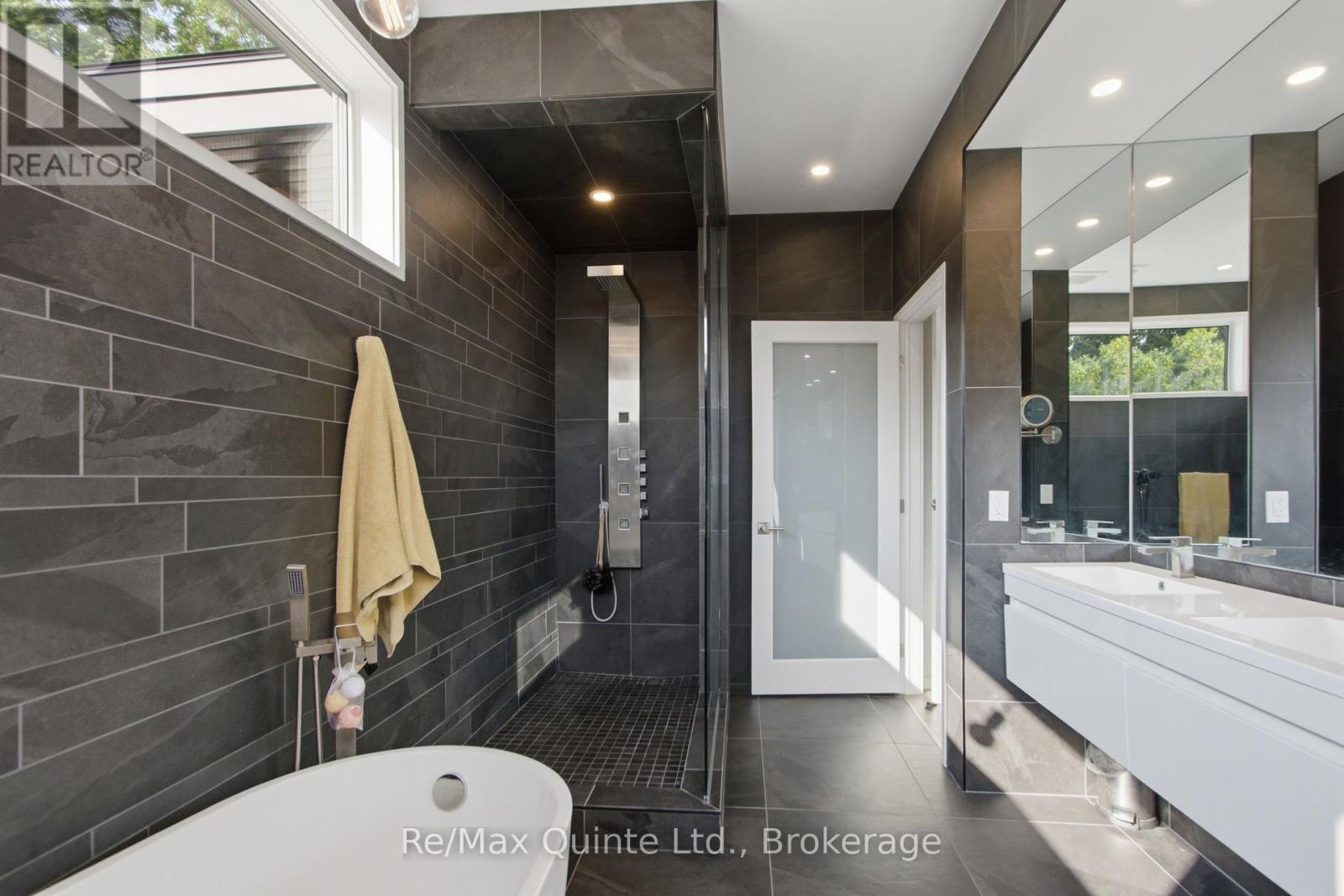 8 Bayview Point Road, Prince Edward County, Ontario  K8N 4Z1 - Photo 27 - X13675102