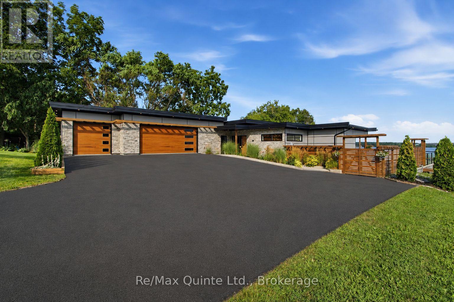 8 Bayview Point Road, Prince Edward County, Ontario  K8N 4Z1 - Photo 3 - X13675102