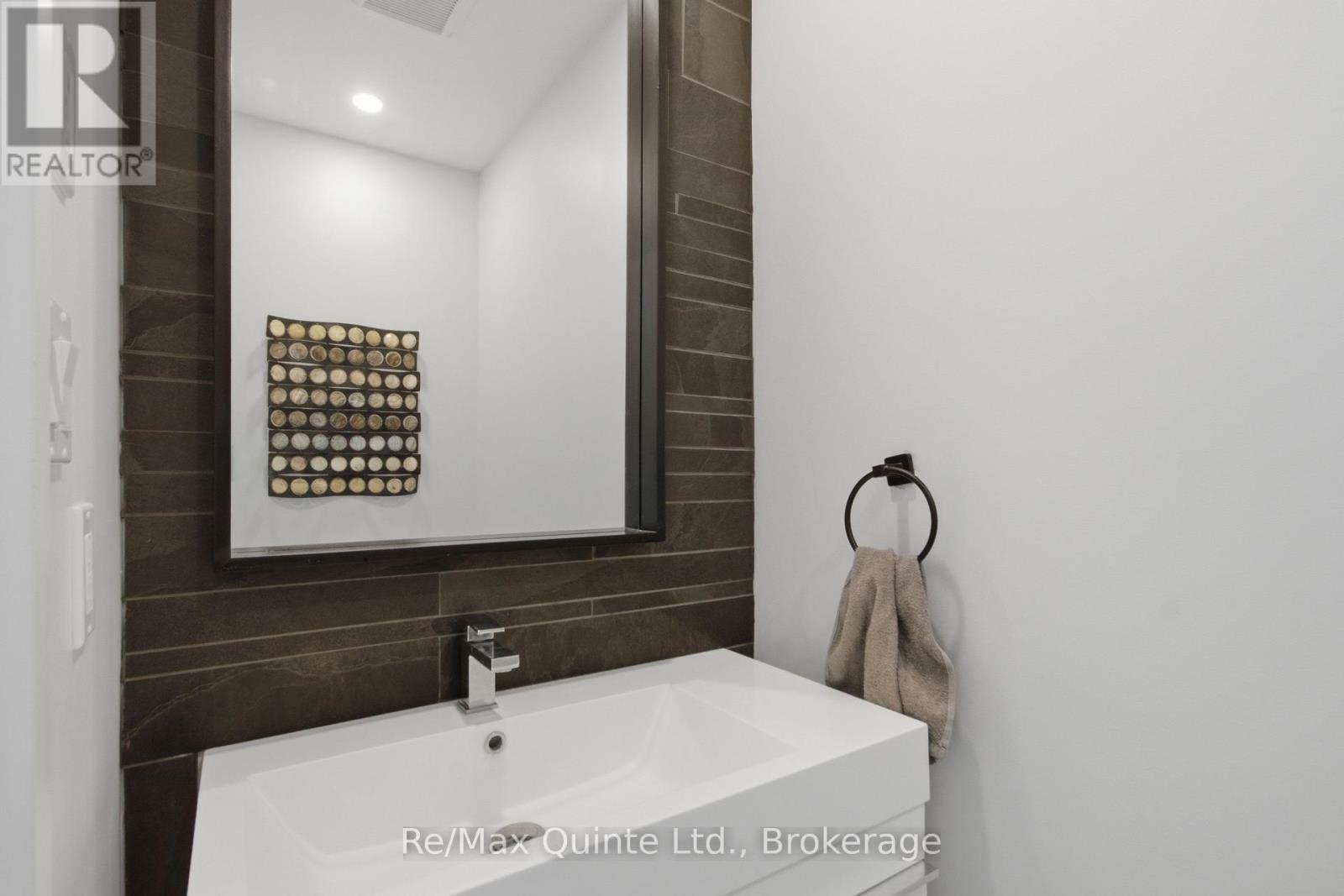 8 Bayview Point Road, Prince Edward County, Ontario  K8N 4Z1 - Photo 31 - X13675102