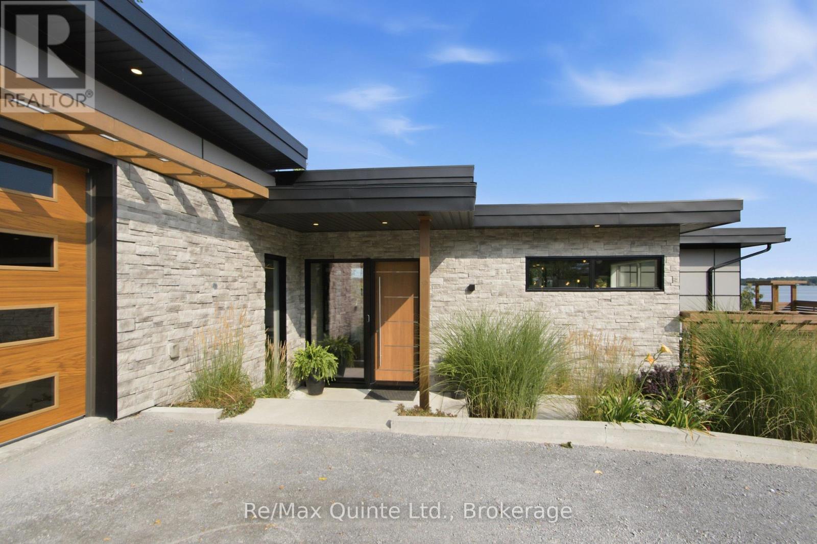 8 Bayview Point Road, Prince Edward County, Ontario  K8N 4Z1 - Photo 5 - X13675102