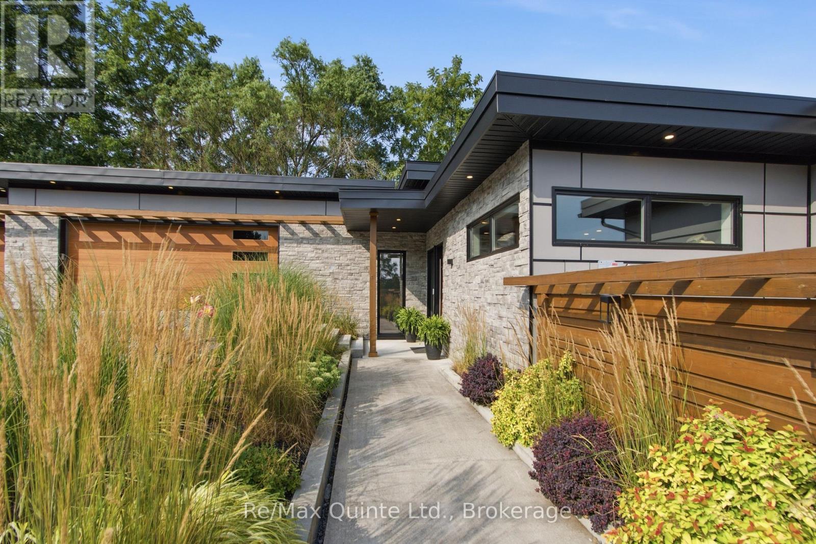 8 Bayview Point Road, Prince Edward County, Ontario  K8N 4Z1 - Photo 6 - X13675102