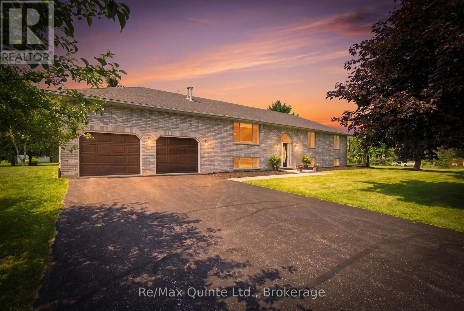 16 BAY BREEZE STREET, Prince Edward County, Ontario