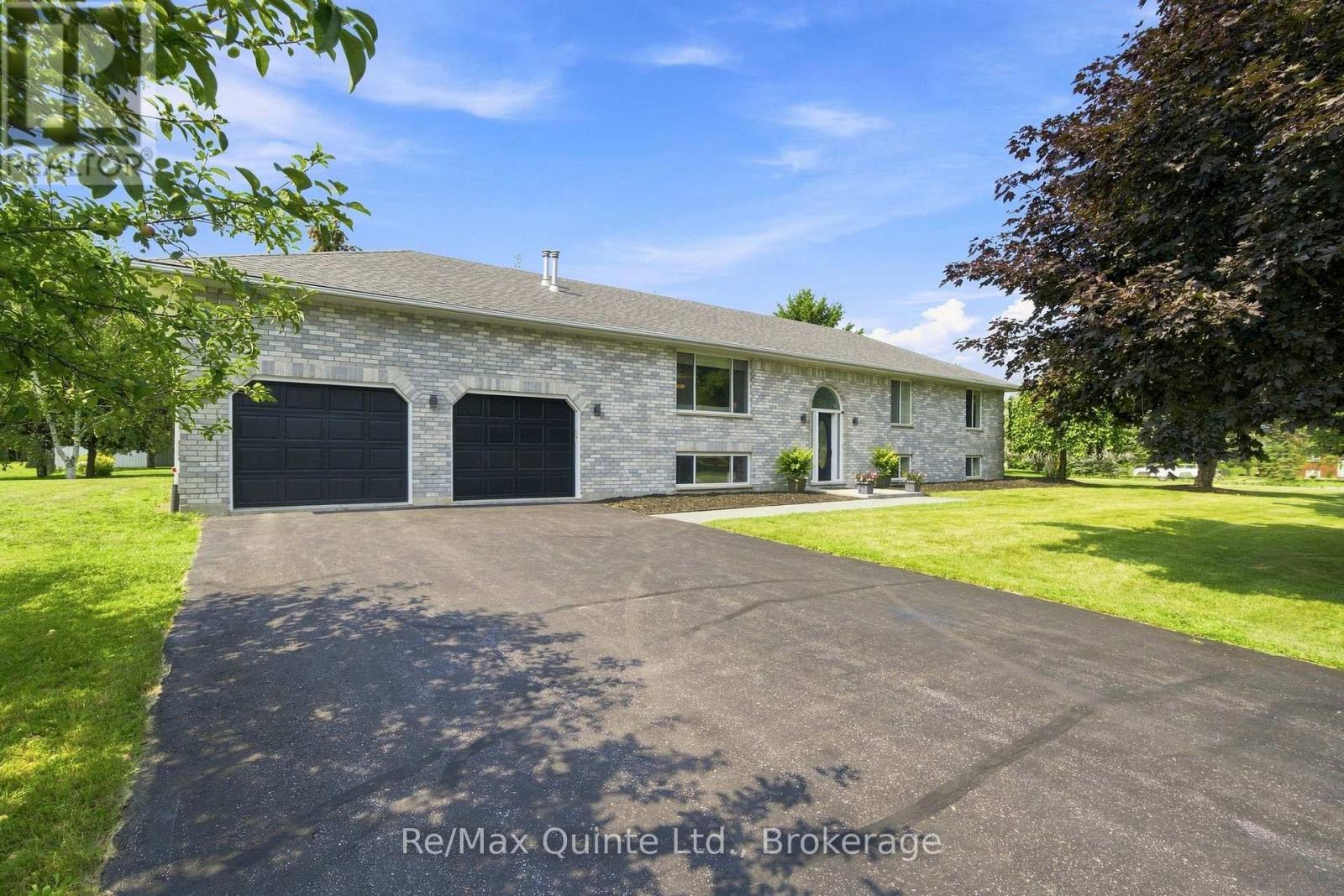 16 Bay Breeze Street, Prince Edward County, Ontario  K8N 0L4 - Photo 2 - X13675278