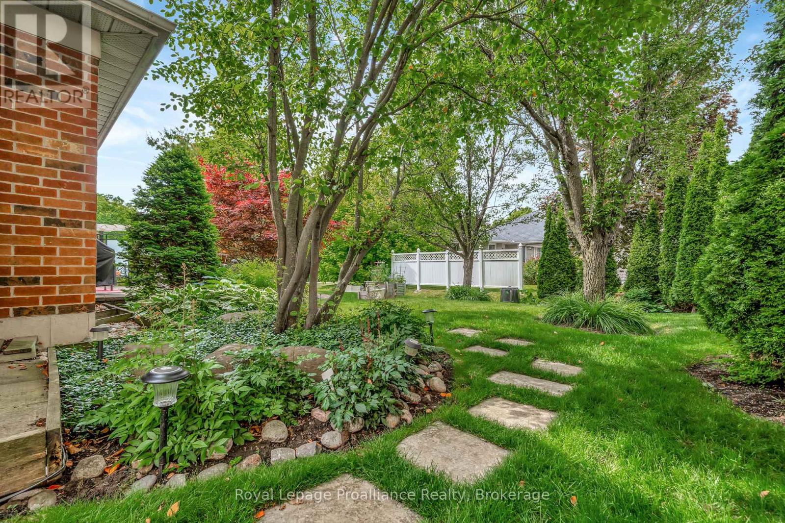 22 Trillium Court, Belleville, Ontario  K8P 5M5 - Photo 39 - X13675312