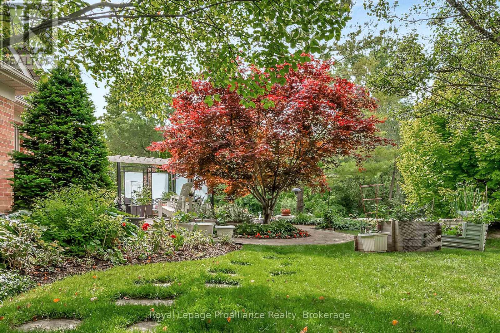 22 Trillium Court, Belleville, Ontario  K8P 5M5 - Photo 41 - X13675312