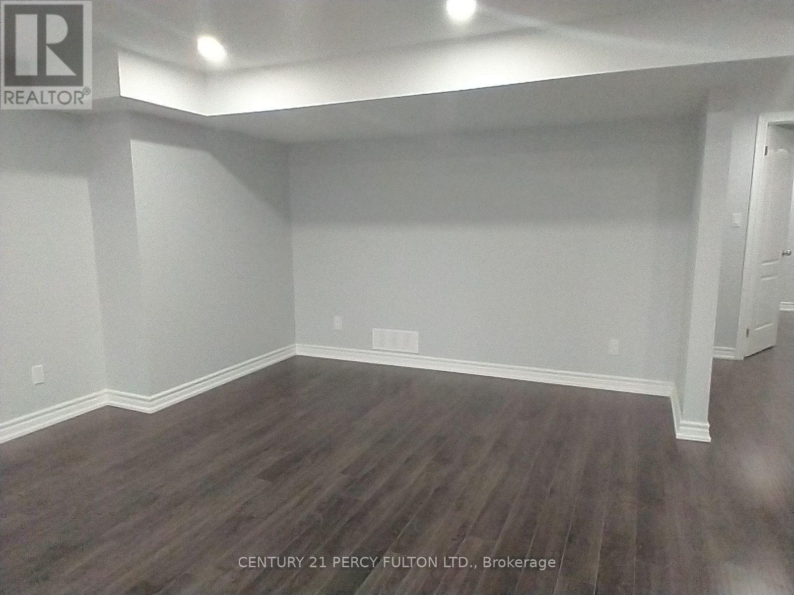 401 Anderson Street, Whitby, Ontario  L1N 3V8 - Photo 2 - E13675236