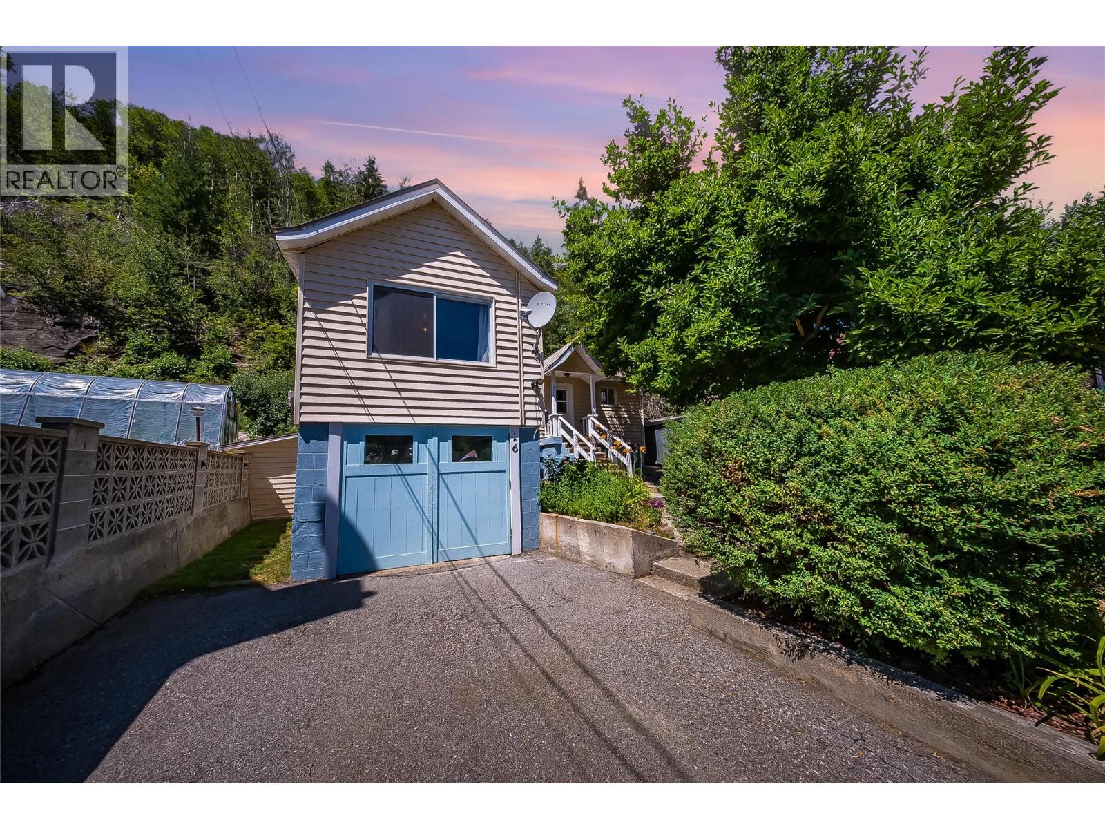 16 Hanna Drive, Trail, British Columbia