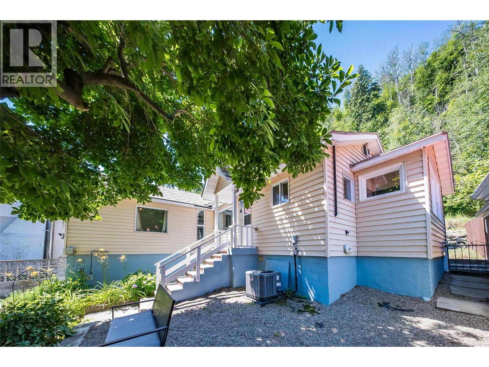 16 Hanna Drive, Trail, British Columbia  V1R 4V6 - Photo 4 - 10394906