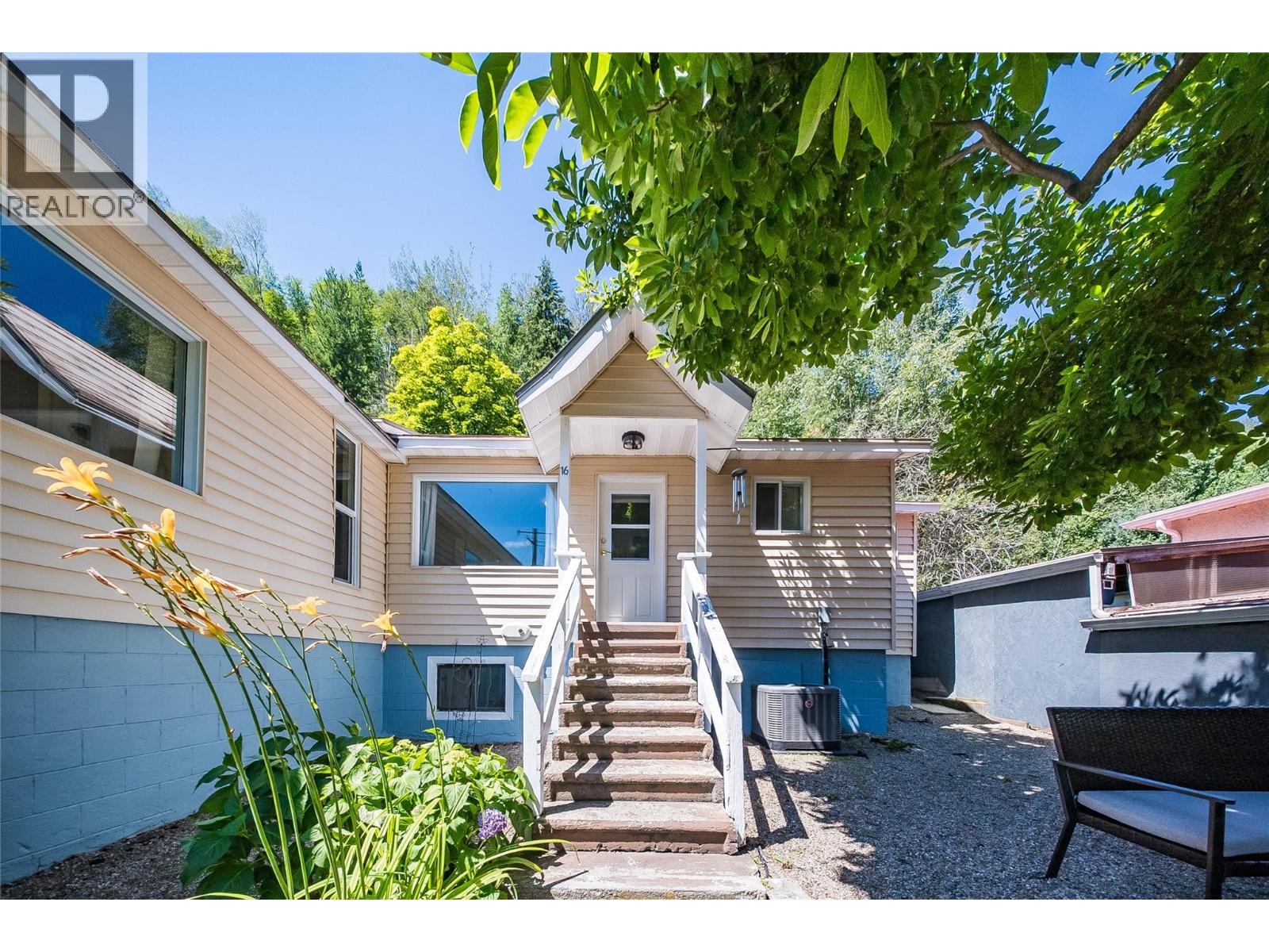 16 Hanna Drive, Trail, British Columbia  V1R 4V6 - Photo 3 - 10394906