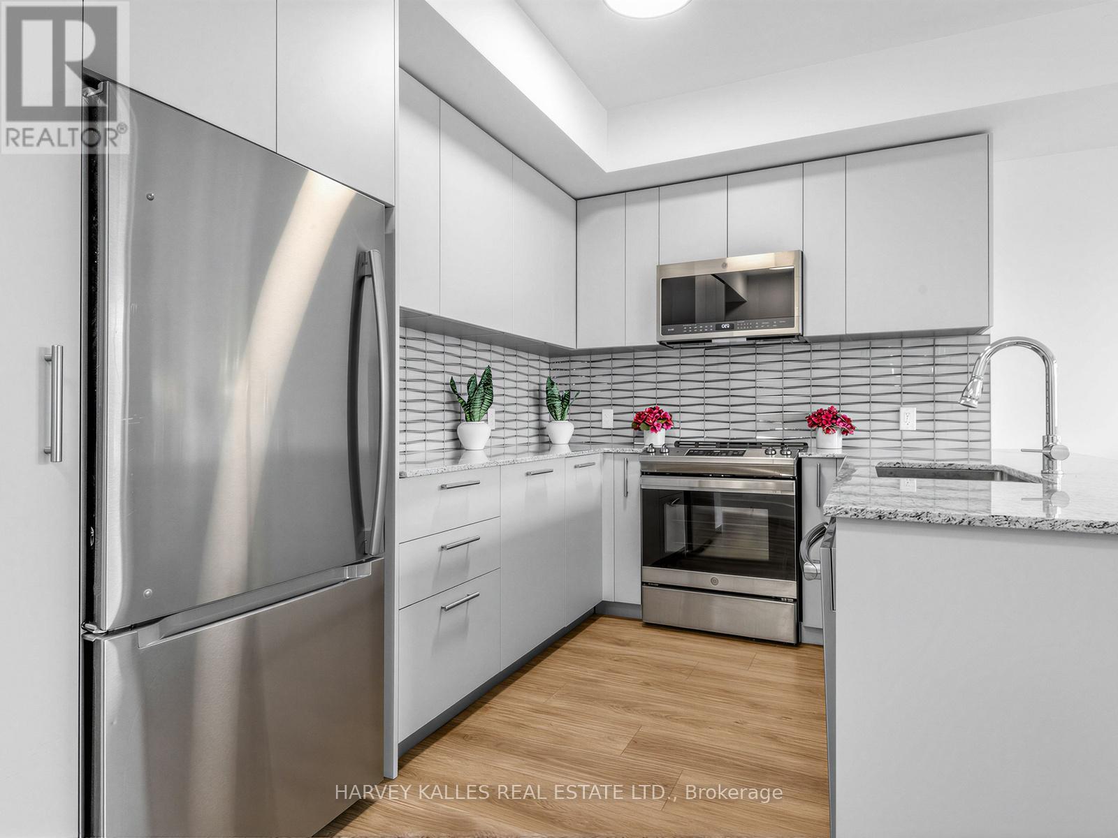 329 - 101 Cathedral High Street, Markham, Ontario  L6C 3L8 - Photo 4 - N13675050