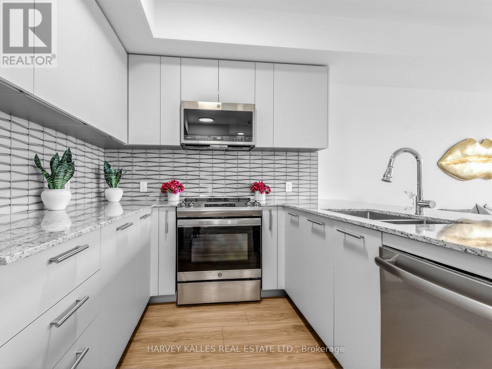 329 - 101 Cathedral High Street, Markham, Ontario  L6C 3L8 - Photo 5 - N13675050