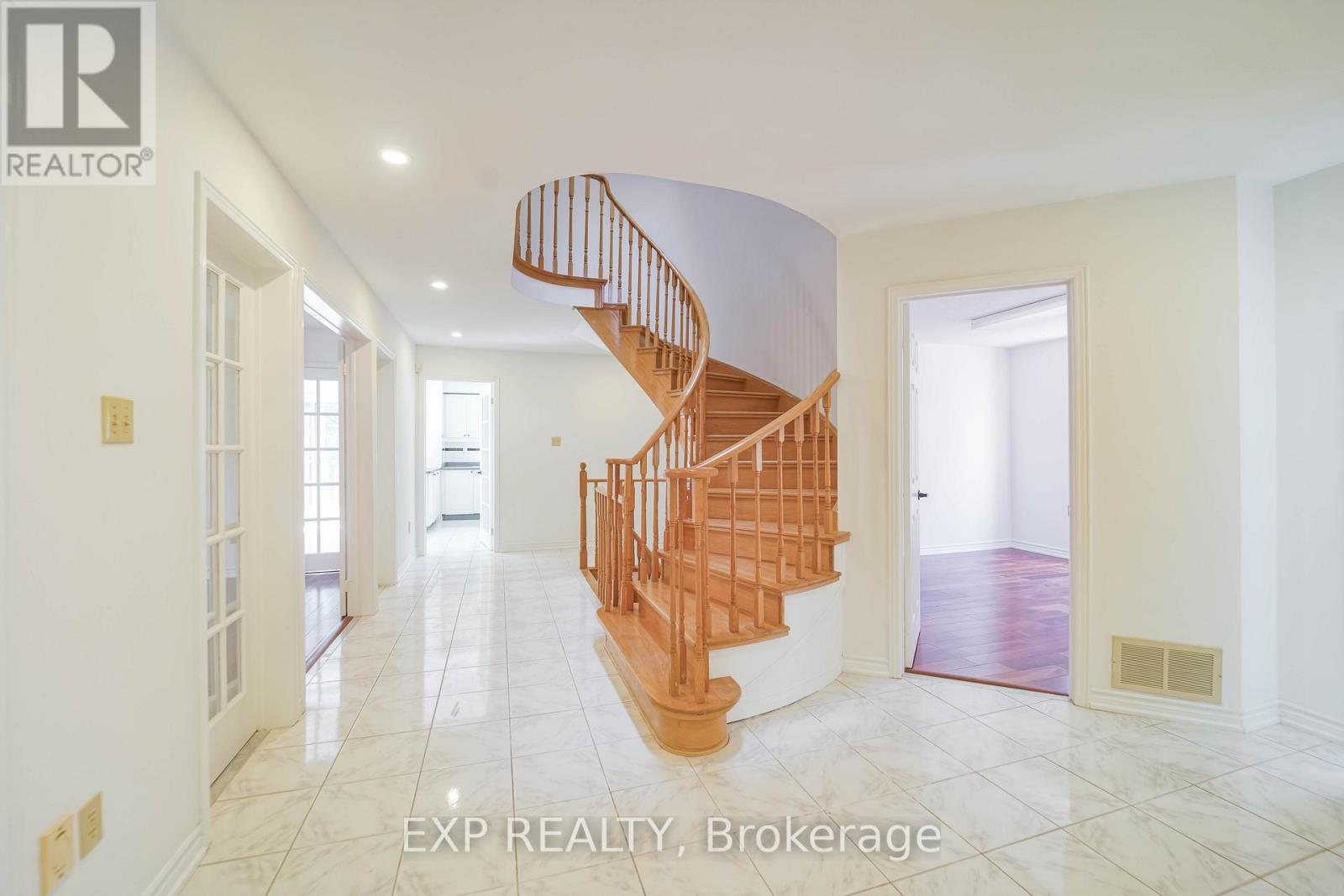 195 Savage Road, Newmarket, Ontario  L3X 1R6 - Photo 4 - N13675052
